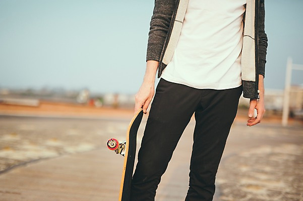 포토 JPG 주간 서양인 외국인 공원 남자 맨라이프 여행 한명 서기 상반신 20대 성인 야외 앞모습 제주도 스케이트보드 성인남자한명만 국내포토 자연요소 1 라이프스타일 공공시설 뷰포인트 모션 한국 사람 인종 청년 보드_스포츠 남자한명만 성인남자만 파일형식