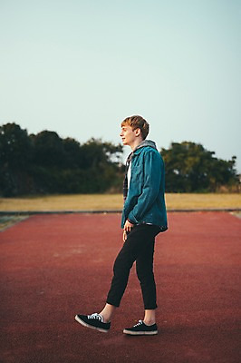 포토 JPG 주간 전신 서양인 외국인 공원 남자 맨라이프 여행 휴식 한명 서기 20대 성인 야외 옆모습 제주도 성인남자한명만 국내포토 자연요소 1 라이프스타일 공공시설 뷰포인트 컨셉 모션 한국 사람 인종 청년 남자한명만 성인남자만 파일형식