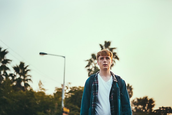 포토 JPG 주간 서양인 외국인 공원 남자 맨라이프 여행 휴식 한명 상반신 20대 성인 야외 앞모습 제주도 성인남자한명만 국내포토 자연요소 1 라이프스타일 공공시설 뷰포인트 컨셉 한국 사람 인종 청년 남자한명만 성인남자만 파일형식