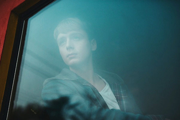 포토 JPG 주간 서양인 외국인 응시 남자 맨라이프 여행 창문 휴식 실내 한명 앉기 상반신 20대 성인 옆모습 제주도 카페 안식처 성인남자한명만 국내포토 자연요소 1 라이프스타일 시선 뷰포인트 컨셉 모션 한국 사람 인종 청년 내부 상점 남자한명만 성인남자만 파일형식