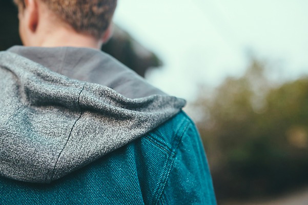 포토 JPG 주간 서양인 외국인 남자 맨라이프 여행 한명 상반신 20대 성인 야외 뒷모습 제주도 걷기 산책 성인남자한명만 국내포토 자연요소 1 라이프스타일 뷰포인트 모션 휴식 한국 사람 인종 청년 남자한명만 성인남자만 파일형식