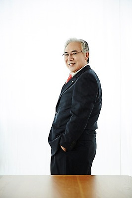 포토 JPG 스튜디오촬영 할아버지 노년 실내 한명 서기 정장 상반신 옆모습 실버라이프 한국인 비즈니스맨 60대 책상 실버취업 노인남자한명만 국내포토 1 라이프스타일 옷 남자 뷰포인트 가구 비즈니스 모션 사람 동양인 성인 내부 구직 직장인 남자한명만 노인남자만 파일형식