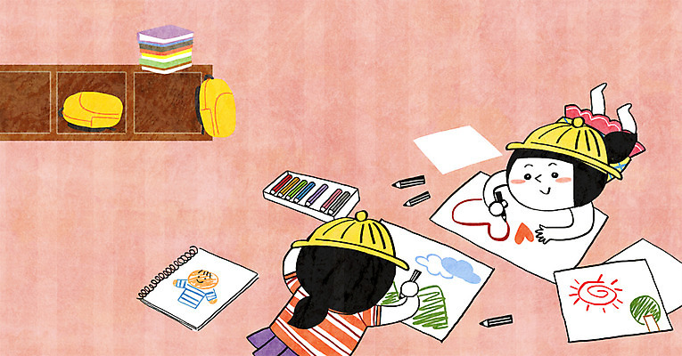 PSD 여자 어린이 엎드리기 일러스트 색연필 두명 책 유치원 유치원생 그리기 유치원생라이프 스케치북 국내일러스트 라이프스타일 교육 모션 학용품 사람 파일형식