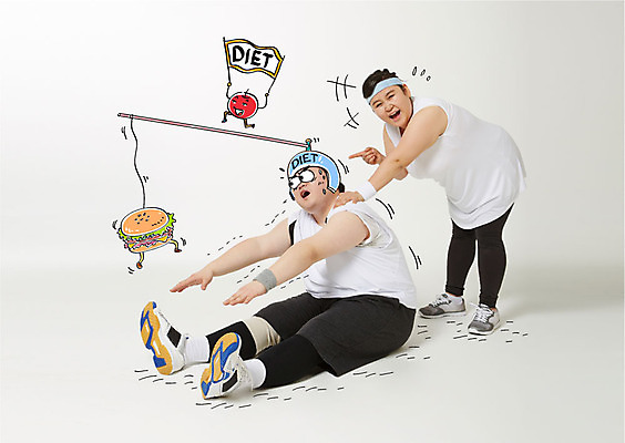 편집이미지 여자 남자 음식 다이어트 합성일러스트 성인 두명 30대 운동 한국인 햄버거 사과 합성 이미지편집 AI파일 과일 패스트푸드 건강 사람 동양인 장년 파일형식 벡터