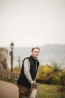 포토 JPG 주간 서양인 외국인 공원 남자 난간 한명 서기 미소 상반신 20대 성인 야외 옆모습 가을 청년남자한명만 성인남자한명만 낙산공원 국내포토 자연요소 1 계절 공공시설 뷰포인트 모션 서울 표정 사람 인종 청년 남자한명만 성인남자만 청년남자만 파일형식