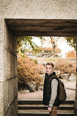 포토 JPG 주간 서양인 외국인 공원 남자 한명 서기 상반신 20대 성인 야외 옆모습 가을 성벽 청년남자한명만 성인남자한명만 낙산공원 국내포토 자연요소 1 계절 공공시설 뷰포인트 모션 서울 사람 인종 청년 남자한명만 성인남자만 청년남자만 파일형식