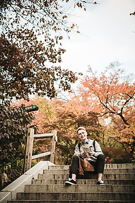 포토 JPG 주간 전신 서양인 외국인 남자 단풍 지도 한명 미소 앉기 20대 성인 야외 앞모습 가을 남산 길찾기 남산공원 청년남자한명만 성인남자한명만 국내포토 자연요소 1 계절 뷰포인트 잎 모션 서울 표정 사람 인종 청년 랜드마크 남자한명만 성인남자만 청년남자만 파일형식