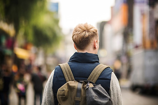 포토 JPG 주간 서양인 외국인 남자 거리 한명 상반신 20대 성인 야외 뒷모습 인사동 인사동거리 청년남자한명만 성인남자한명만 국내포토 자연요소 1 뷰포인트 서울 사람 인종 청년 남자한명만 성인남자만 청년남자만 파일형식