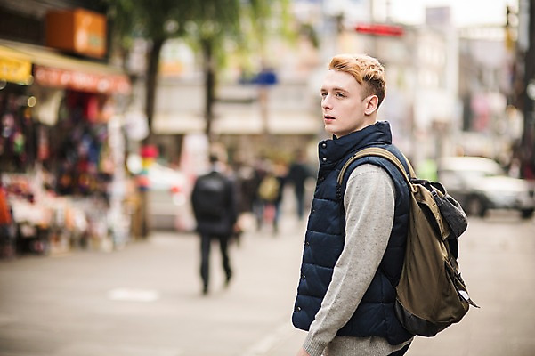 포토 JPG 주간 서양인 외국인 남자 거리 한명 상반신 20대 성인 야외 옆모습 인사동 인사동거리 청년남자한명만 성인남자한명만 국내포토 자연요소 1 뷰포인트 서울 사람 인종 청년 남자한명만 성인남자만 청년남자만 파일형식