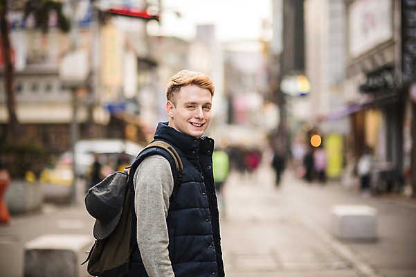 포토 JPG 주간 서양인 외국인 남자 거리 한명 상반신 20대 성인 야외 옆모습 인사동 인사동거리 청년남자한명만 성인남자한명만 국내포토 자연요소 1 뷰포인트 서울 사람 인종 청년 남자한명만 성인남자만 청년남자만 파일형식