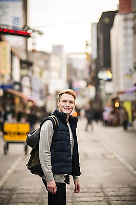 포토 JPG 주간 서양인 외국인 남자 거리 한명 상반신 20대 성인 야외 옆모습 인사동 인사동거리 청년남자한명만 성인남자한명만 국내포토 자연요소 1 뷰포인트 서울 사람 인종 청년 남자한명만 성인남자만 청년남자만 파일형식