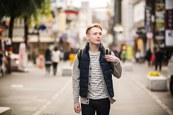 포토 JPG 주간 서양인 외국인 남자 거리 한명 상반신 20대 성인 야외 앞모습 인사동 인사동거리 청년남자한명만 성인남자한명만 국내포토 자연요소 1 뷰포인트 서울 사람 인종 청년 남자한명만 성인남자만 청년남자만 파일형식