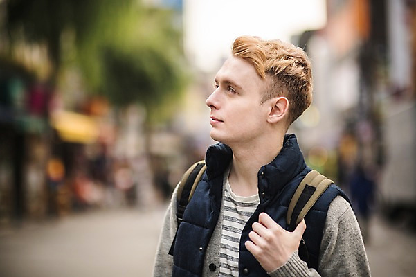 포토 JPG 주간 서양인 외국인 남자 거리 한명 상반신 20대 성인 야외 인사동 인사동거리 청년남자한명만 성인남자한명만 국내포토 자연요소 1 서울 사람 인종 청년 남자한명만 성인남자만 청년남자만 파일형식