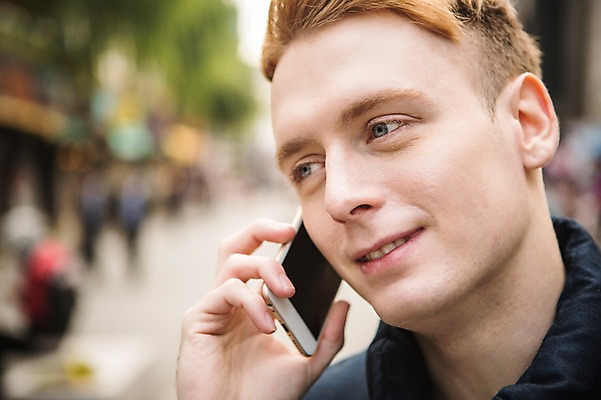 포토 JPG 주간 서양인 외국인 남자 거리 한명 들기 상반신 20대 성인 야외 아웃포커스 스마트폰 통화 인사동 인사동거리 청년남자한명만 성인남자한명만 국내포토 자연요소 1 모션 서울 촬영기법 사람 인종 청년 핸드폰 스마트기기 남자한명만 성인남자만 청년남자만 파일형식