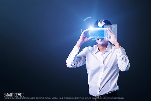 PSD 남자 한명 성인 한국인 네트워크 디지털합성 합성 홀로그램 디지털아트 가상현실 오큘러스 4차산업 VR기기 1 산업 사람 동양인 기계 파일형식