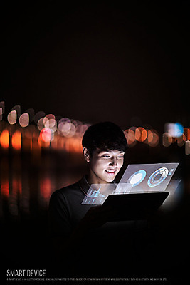 PSD 남자 그래프 한명 성인 태블릿 한국인 네트워크 디지털합성 합성 홀로그램 디지털아트 4차산업 1 산업 사람 동양인 전자제품 스마트기기 파일형식