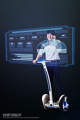PSD 남자 그래프 한명 성인 스마트폰 한국인 네트워크 디지털합성 합성 홀로그램 디지털아트 스마트모빌리티 전동휠 전동스쿠터 4차산업 모빌리티 1 산업 육상교통 교통수단 사람 동양인 핸드폰 스마트기기 스쿠터 파일형식