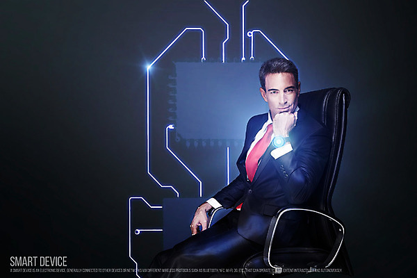 PSD 서양인 남자 의자 한명 성인 네트워크 디지털합성 합성 반도체 반도체칩 홀로그램 디지털아트 스마트워치 4차산업 외국인 1 산업 가구 사람 스마트기기 메모리칩 웨어러블 파일형식