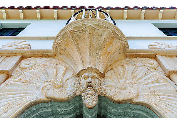 포토 JPG 해외이미지 디자인 외관 문화 얼굴 조각 여행 북아메리카 건축양식 수염 미술 사람없음 야외 건물 미국 도시 중세 역사 타운 마이애미 바이킹 솜씨 옛날 플로리다 해외202004 해외포토 건축물 건축 문화예술 아메리카 신체부위 파일형식 이미지허브