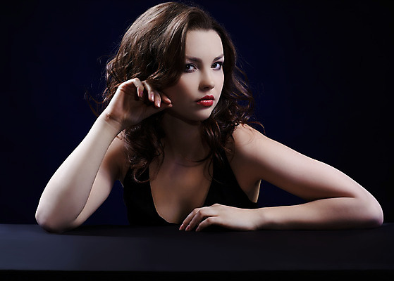 포토 JPG 해외이미지 백인 모델 헤어스타일 손 드레스 여자 유럽 얼굴 포즈 갈색머리 건강 한명 사람 성인 빨간색 파란색 머리 유행 검은색 화장품 흰색 신선 화려 우아함 피부 어깨 팔 돌봄 스타일 솔깃 해외202004 해외포토 서양인 1 옷 나라 컬러 컨셉 모션 신체부위 뷰티 파일형식 이미지허브