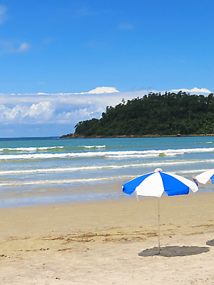 포토 JPG 해외이미지 모래 파도 바다 섬 여행 우산 자연 하늘 휴가 휴식 풍경 사람없음 물 여름 맑음 휴양지 양산 해외202004 해외포토 자연요소 계절 컨셉 날씨 장소 생태계 파일형식 이미지허브