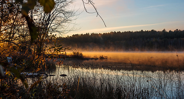 포토 JPG 해외이미지 나무 계절 호수 캐나다 자연 하늘 아침 사람없음 야외 물 햇빛 반사 평화 맑음 안개 가을 신선 소나무 황무지 숲 속도 내추럴 해외202004 해외포토 주간 자연요소 식물 컨셉 북아메리카 날씨 태양 생태계 파일형식 이미지허브