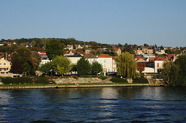 포토 JPG 해외이미지 나무 주택 풍경 사람없음 야외 물 강 교회 프랑스 도시 강가 그림 타운 해외202004 해외포토 자연요소 식물 유럽 종교건축 건물 파일형식 이미지허브