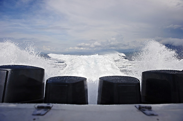 포토 JPG 해외이미지 파도 바다 여행 사람없음 물 거품 보트 큼 속도 매듭 분무기 엔진 모터 해외202004 해외포토 자연요소 배_교통 크기 파일형식 이미지허브