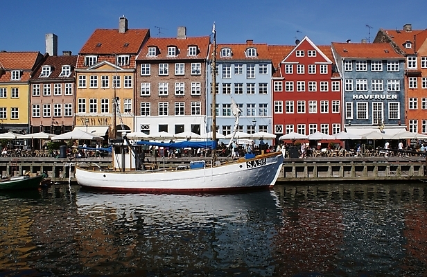 포토 JPG 해외이미지 유럽 밧줄 바다 건축양식 주택 항해 덴마크 스웨덴 사람없음 파란색 여행객 항구 식당 오픈 보트 보행자 역사 북쪽 리프팅 코펜하겐 해외202004 해외포토 건축 나라 줄 컬러 교통시설 북유럽 사람 건물 상점 배 방향 선박 파일형식 이미지허브