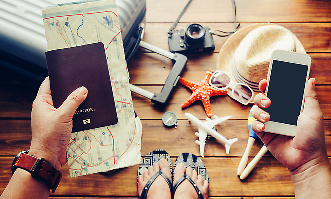 포토 JPG 해외이미지 손 여행 백그라운드 컨셉 가방 비즈니스 태국 휴가 사람 사람없음 여행객 카메라 짐 흰색 잡기 공항 문서 보안 여권 쇼 해외202004 해외포토 잡화 아시아 컬러 교통시설 모션 안전 신체부위 전자제품 파일형식 이미지허브