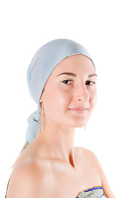 포토 JPG 해외이미지 백인 모델 1 라이프스타일 긴머리 손 응시 여자 행복 백그라운드 신체 갈색머리 손바닥 한명 서기 미소 사람 성인 청춘 머리 유행 흰색 우아함 닫기 내추럴 고립 해외202004 해외포토 서양인 헤어스타일 시선 감정 컬러 컨셉 모션 표정 생활 신체부위 파일형식 이미지허브