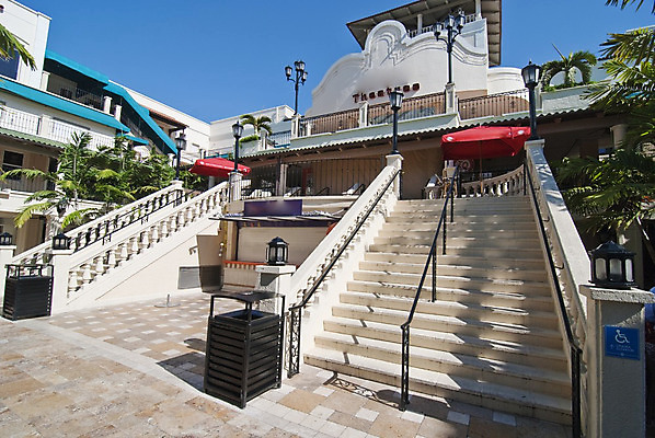 포토 JPG 해외이미지 도로 건축양식 하늘 거리 아파트 사람없음 야외 건물 여름 도시 시티라이프 타운 마이애미 플로리다 해외202004 해외포토 라이프스타일 건축물 계절 건축 길 교통시설 주택 미국 파일형식 이미지허브