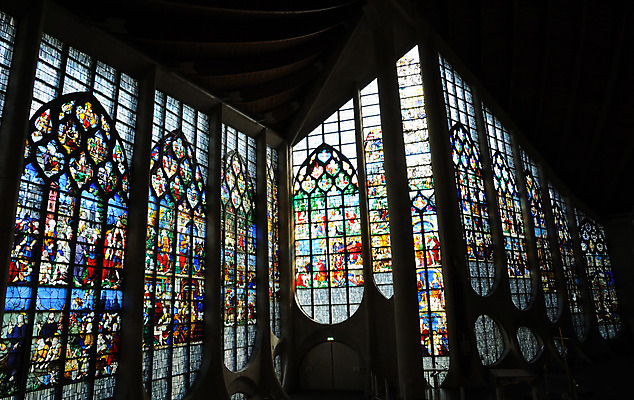 포토 JPG 해외이미지 종교 미술 사람없음 빨간색 파란색 교회 프랑스 역사 재산 노르망디 해외202004 해외포토 유럽 컬러 문화예술 금융 파일형식 이미지허브