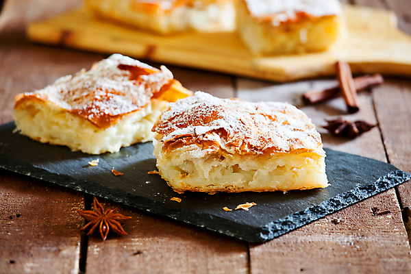 포토 JPG 해외이미지 음식 오렌지 디저트 실내 요리 사람없음 목재 컬러풀 갈색 노란색 검은색 흰색 닫기 달콤 맛 크림 그리스인 바닐라 석판 시나몬 커스터드 해외202004 해외포토 서양인 나무 컬러 컨셉 과일 재료 모션 내부 파일형식 이미지허브