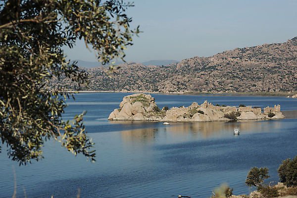포토 JPG 해외이미지 나무 계절 호수 자연 휴가 산 풍경 사람없음 야외 물 관광지 바위 역사 숲 과거 칠면조 랜드마크 해외202004 해외포토 자연요소 식물 여행 컨셉 조류 돌_바위 생태계 파일형식 이미지허브