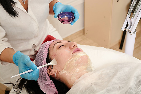 포토 JPG 해외이미지 백인 직업 여자 행복 얼굴 휴식 건강 가면 한명 사람 치료 상점 스파 화장품 기쁨 신선 붓 매끈함 미용사 소중 피부 크림 스킨케어 테라피 내추럴 순서 거짓말 돌봄 리프팅 보습 위생관리 해외202004 해외포토 서양인 1 감정 컨셉 의학 모션 관리 신체부위 뷰티 감각 파일형식 이미지허브