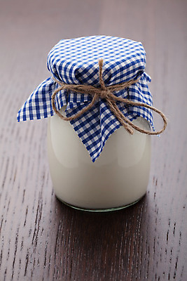 포토 JPG 해외이미지 음식 유리 탁자 디저트 건강 사람없음 목재 우유 흰색 신선 항아리 아침식사 인스턴트 냄비 상품 냅킨 체크무늬 요거트 핸드메이드 해외202004 해외포토 나무 컬러 가구 무늬 재료 재질 유제품 식사 도자기 솥 파일형식 이미지허브