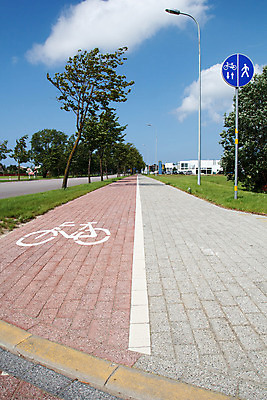 포토 JPG 해외이미지 도로 길 선 여행 패턴 벽돌 거리 안전 사람없음 야외 자전거 바위 도시 보행로 아스팔트 심볼 사인 순환 분열 사이클링 길가 콘크리트 해외202004 해외포토 무늬 교통시설 모션 바이크 돌_바위 육상스포츠 파일형식 이미지허브