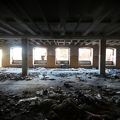 포토 JPG 해외이미지 산업 벽 백그라운드 건축양식 창문 공장 유리 벽돌 직장 사람없음 내부 건물 빛 금속 검은색 어둠 수확 도시 폐기물 위험 버리기 창고 복고 먼지 낭비 구식 그런지 깨짐 방치 썩음 옛날 철강 파멸 해외202004 해외포토 건축물 건축 컬러 컨셉 농업 회사 공업 모션 재질 쓰레기 파일형식 소멸 이미지허브