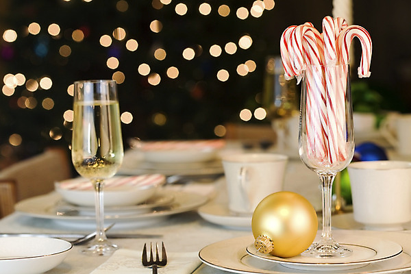 포토 JPG 해외이미지 그릇 크리스마스 탁자 휴가 사탕 사람없음 장식 컬러풀 장식볼 황금 맛 해외202004 해외포토 식기 기념일 컬러 가구 컨셉 디저트 파일형식 이미지허브