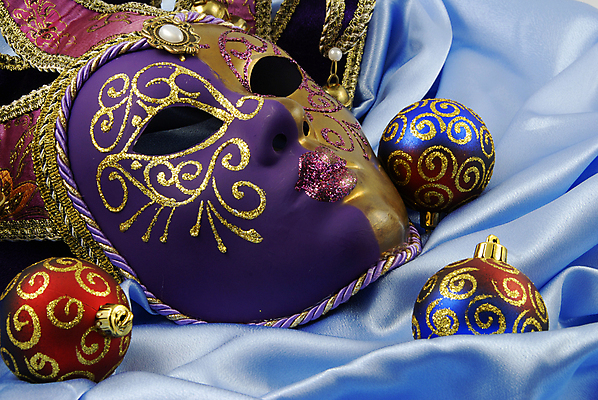 포토 JPG 해외이미지 얼굴 백그라운드 크리스마스 공 발렌타인데이 가면 사람없음 장식 파란색 빛 유행 축제 장식볼 직물 황금 고급 신비 비밀 실크 열정 베네치아 부드러움 변장 숨김 접기 조커 벨벳 해외202004 해외포토 기념일 감정 컬러 컨셉 모션 데이이벤트 신체부위 이탈리아 감각 파일형식 이미지허브