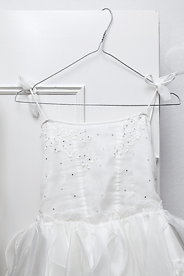 포토 JPG 해외이미지 모델 드레스 옷 여자 파도 결혼 백그라운드 패턴 곡선 결혼식 표면 추상 사람없음 장식 빛 유행 상점 흰색 직물 가운 그룹 고급 우아함 은색 매끈함 보석 실크 질감 부드러움 내추럴 구김 잔물결 스타일 해외202004 해외포토 물결 선 바다 컬러 컨셉 무늬 모션 사람 이벤트 감각 광석 파일형식 이미지허브