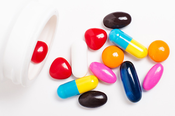 포토 JPG 해외이미지 분홍색 건강 사람없음 빨간색 파란색 알약 약 노란색 고통 흰색 플라스틱 해외202004 해외포토 감정 컬러 의학 재질 파일형식 이미지허브