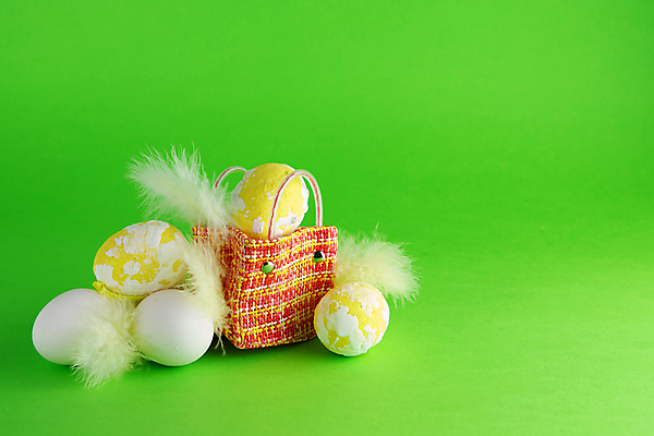 포토 JPG 해외이미지 전통 음식 백그라운드 가방 벽지 휴가 부활절 사람없음 초록색 노란색 계란 봄 깃털 부드러움 해외202004 해외포토 잡화 계절 기념일 컬러 알 감각 파일형식 이미지허브