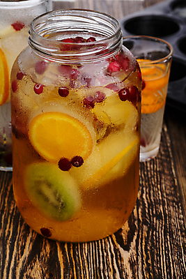 포토 JPG 해외이미지 음료 오렌지 과일 유리 귤 사람없음 목재 냉동 얼음 시골 조끼 항아리 닫기 레몬 핸드메이드 해외202004 해외포토 자연요소 나무 재료 모션 재질 외투 도자기 파일형식 이미지허브