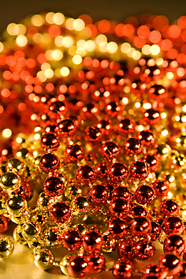 포토 JPG 해외이미지 디자인 백그라운드 크리스마스 목걸이 불꽃 사람없음 장식 빨간색 축제 황금 은색 질감 엘리먼트 해외202004 해외포토 기념일 컬러 장신구 불 파일형식 이미지허브