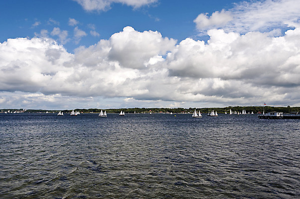 포토 JPG 해외이미지 구름 유럽 바다 여행 요트 독일 항해 사람없음 물 항구 보트 돛 2014년 범선 포트 해외202004 해외포토 자연요소 나라 배_교통 교통시설 연도 파일형식 이미지허브