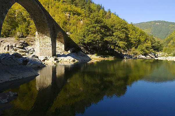 포토 JPG 해외이미지 나무 공원 유럽 호수 자연 추상 휴가 휴식 산 풍경 사람없음 야외 물 반사 평화 거울 연못 숲 해외202004 해외포토 자연요소 식물 공공시설 나라 컨셉 무늬 생태계 파일형식 이미지허브