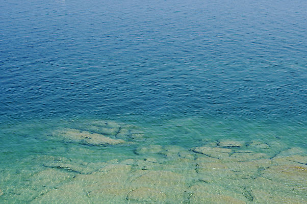 포토 JPG 해외이미지 유럽 호수 물결 파도 바다 백그라운드 패턴 자연 표면 사람없음 물 파란색 빛 햇빛 수중 침묵 이탈리아 활발 젖음 흐름 신선 투명 액체 질감 장면 내추럴 깊이 잔물결 터키석 해외202004 해외포토 자연요소 나라 컬러 컨셉 무늬 태양 소리 보석 생태계 파일형식 이미지허브