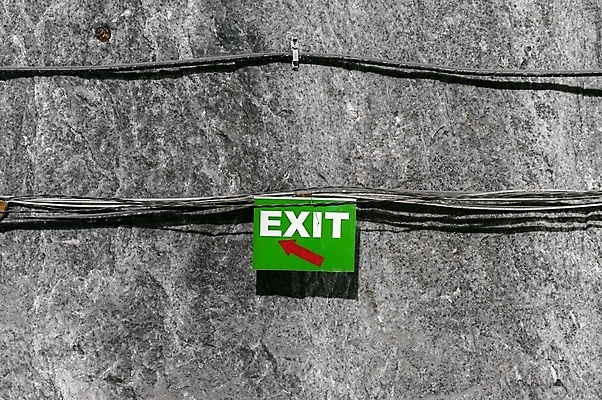 포토 JPG 해외이미지 아이콘 백그라운드 출입구 설명 사람없음 내부 초록색 빛 상자 달리기 문 금속 흰색 긴급 구출 닫기 탈출 심볼 사인 철강 해외202004 해외포토 컬러 컨셉 모션 재질 도움 파일형식 이미지허브